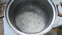 Фото приготовления рецепта: Котлеты из риса и шампиньонов под морковно-грибным соусом (в духовке) - шаг №4
