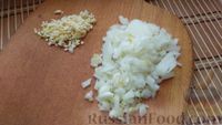 Фото приготовления рецепта: Котлеты из риса и шампиньонов под морковно-грибным соусом (в духовке) - шаг №6