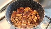 Фото приготовления рецепта: Котлеты из риса и шампиньонов под морковно-грибным соусом (в духовке) - шаг №3