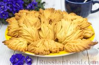 Фото к рецепту: Песочное печенье "Хризантемы" (через мясорубку)