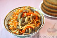 Фото приготовления рецепта: Вёшенки по-корейски, маринованные с морковью и луком - шаг №13