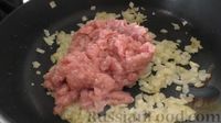 Фото приготовления рецепта: Картофельные зразы с фаршем и сыром (на сковороде-гриль) - шаг №6