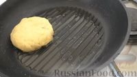 Фото приготовления рецепта: Картофельные зразы с фаршем и сыром (на сковороде-гриль) - шаг №12