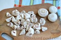 Фото приготовления рецепта: Картошка, запечённая с грибами, в микроволновке - шаг №3