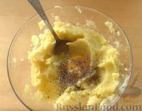 Фото приготовления рецепта: Картофельные зразы с фаршем и сыром (на сковороде-гриль) - шаг №2