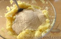 Фото приготовления рецепта: Картофельные зразы с фаршем и сыром (на сковороде-гриль) - шаг №3