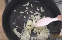 Фото приготовления рецепта: Картофельные зразы с фаршем и сыром (на сковороде-гриль) - шаг №5