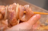 Фото приготовления рецепта: Шашлык из курицы в духовке (в кефирном маринаде) - шаг №11