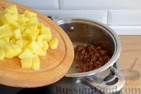 Фото приготовления рецепта: Суп с фаршем, рисом и обжаренными грибами - шаг №4