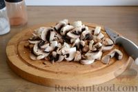 Фото приготовления рецепта: Суп с фаршем, рисом и обжаренными грибами - шаг №7