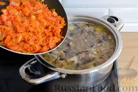 Фото приготовления рецепта: Суп с фаршем, рисом и обжаренными грибами - шаг №15