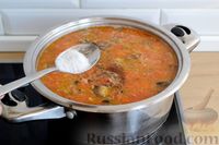 Фото приготовления рецепта: Суп с фаршем, рисом и обжаренными грибами - шаг №16