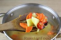 Фото приготовления рецепта: Томатный суп с болгарским перцем и фрикадельками из нута и моркови - шаг №13