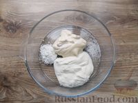 Фото приготовления рецепта: Заливной пирог с картошкой и консервированной рыбой - шаг №5