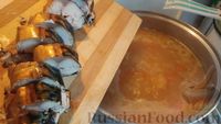 Фото приготовления рецепта: Гороховый суп с копчёной скумбрией - шаг №16