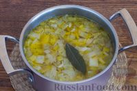 Фото приготовления рецепта: Картофельный крем-суп с луком-пореем - шаг №9