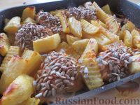 Фото к рецепту: Запечённые куриные окорочка с картошкой и семечками
