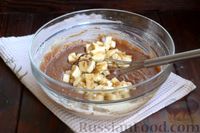 Фото приготовления рецепта: Шоколадные кексы на сметане, с бананами и орехами - шаг №12