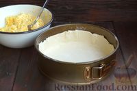 Фото приготовления рецепта: Сырный пирог из слоёного теста - шаг №7