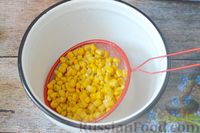 Фото приготовления рецепта: Молочный суп с фасолью, кукурузой и обжаренным луком - шаг №5