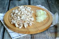 Фото приготовления рецепта: Картофельная запеканка с грибами (на сковороде) - шаг №2