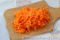 Фото приготовления рецепта: Минтай, запечённый с морковью, в яично-молочной заливке - шаг №2