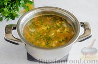 Фото приготовления рецепта: Суп с лапшой и помидорами - шаг №7