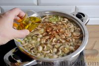 Фото приготовления рецепта: Куриный суп с лапшой и шампиньонами - шаг №13