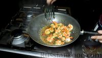 Фото приготовления рецепта: Жареные креветки по-индонезийски, в соусе сатэй - шаг №16