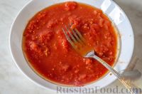 Фото приготовления рецепта: Лапша в томатном соусе с чесноком и острым перцем - шаг №5