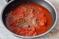 Фото приготовления рецепта: Лапша в томатном соусе с чесноком и острым перцем - шаг №7