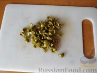 Фото приготовления рецепта: Закусочные дрожжевые булочки с маслинами, оливками и зеленью - шаг №7