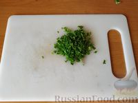 Фото приготовления рецепта: Закусочные дрожжевые булочки с маслинами, оливками и зеленью - шаг №9