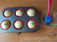 Фото приготовления рецепта: Закусочные дрожжевые булочки с маслинами, оливками и зеленью - шаг №14
