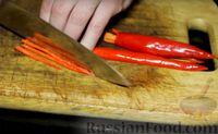 Фото приготовления рецепта: Жареные креветки по-индонезийски, в соусе сатэй - шаг №11