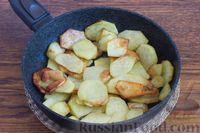 Фото приготовления рецепта: Салат с картофелем, шампиньонами, морковью и черемшой - шаг №3