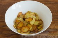 Фото приготовления рецепта: Салат с картофелем, шампиньонами, морковью и черемшой - шаг №4