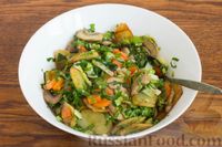 Фото приготовления рецепта: Салат с картофелем, шампиньонами, морковью и черемшой - шаг №13