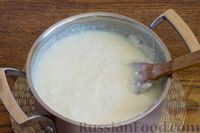 Фото приготовления рецепта: Молочный десерт с манкой, печеньем и кокосовой стружкой - шаг №4