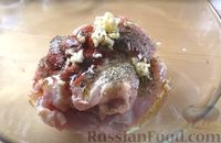 Фото приготовления рецепта: Шашлык из куриных бёдрышек в маринаде из ряженки (в духовке) - шаг №3