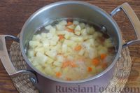 Фото приготовления рецепта: Пшенная каша с картофелем и морковью - шаг №5
