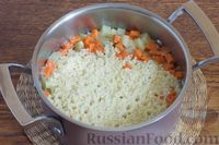 Фото приготовления рецепта: Пшенная каша с картофелем и морковью - шаг №6