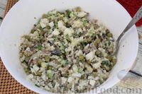 Фото приготовления рецепта: Шпротный салат с рисом, огурцом, горошком и яйцами - шаг №10