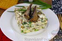 Фото к рецепту: Шпротный салат с рисом, огурцом, горошком и яйцами