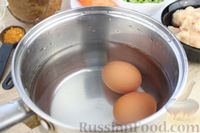 Фото приготовления рецепта: Куриный суп с вермишелью, горошком и фрикадельками с варёными яйцами - шаг №2