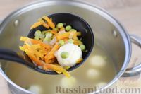 Фото приготовления рецепта: Куриный суп с вермишелью, горошком и фрикадельками с варёными яйцами - шаг №16