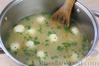 Фото приготовления рецепта: Куриный суп с вермишелью, горошком и фрикадельками с варёными яйцами - шаг №20