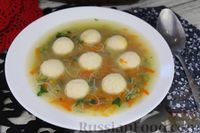 Фото приготовления рецепта: Куриный суп с вермишелью, горошком и фрикадельками с варёными яйцами - шаг №21