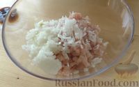 Фото приготовления рецепта: Манты из дрожжевого теста, с куриным фаршем (на сковороде) - шаг №4