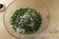 Фото приготовления рецепта: Манты из дрожжевого теста, с куриным фаршем (на сковороде) - шаг №6